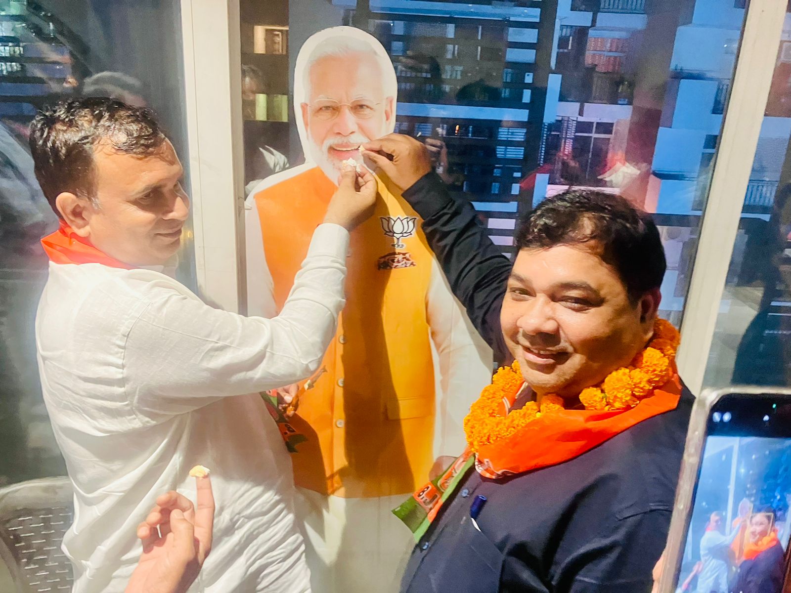 Greater Noida West BJP News : ग्रेटर नोएडा वेस्ट में प्रधानमंत्री नरेंद्र मोदी का जन्मदिन धूमधाम से मनाया गया, सेवा पखवाड़ा अभियान की हुई शुरुआत