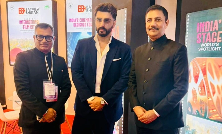Breaking News : यूपी इंटरनेशनल ट्रेड शो 2025 में बॉलीवुड सितारे अर्जुन कपूर की एंट्री, पिता बोनी कपूर के नेतृत्व वाले फिल्म सिटी प्रोजेक्ट का किया दमदार प्रमोशन, सीईओ राकेश कुमार सिंह और ओएसडी शैलेन्द्र भाटिया से मिले, योगी सरकार का ड्रीम प्रोजेक्ट इंटरनेशनल फिल्म सिटी