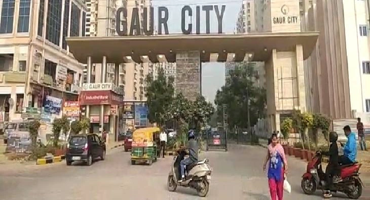 Breaking News : “एक कुर्सी, एक चूक और 12वीं मंजिल से गिरती जिंदगी!”, गौर सिटी-2 में मासूम की दर्दनाक मौत ने हिलाया ग्रेटर नोएडा, हाईराइज सुरक्षा पर खड़े हुए बड़े सवाल, बालकनी में रखी कुर्सी बनी ‘मौत का जरिया’, पुलिस जांच में जुटी, पोस्टमार्टम की प्रक्रिया जारी