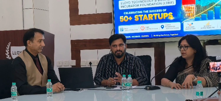 Llyod College News : “क्लासरूम से निकलकर बनेंगे करोड़ों के क्रिएटर!”, लॉयड इन्क्यूबेशन ने मचाया स्टार्टअप जगत में धमाका, सिर्फ 1 साल में 56+ स्टार्टअप्स तैयार, ₹2.5 करोड़ की ग्रांट से ग्रेटर नोएडा बना इनोवेशन का नया ‘स्टार्टअप हब’, AI से लेकर हेल्थ-टेक तक… युवाओं के आइडिया बन रहे करोड़ों के अवसर