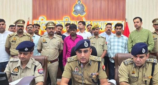 UP Police News : “घर के चार शव, करोड़ों के गहने और दोस्ती में खून!, प्रयागराज हत्याकांड का सनसनीखेज खुलासा, बेटे पर परिवार की हत्या का आरोप, फिर साथी ने ही कर दिया उसका अंत, 24 घंटे में खुलासे का दावा, आरोपी मित्र हिरासत में, 1.5 करोड़ रुपये के गहनों की चर्चा