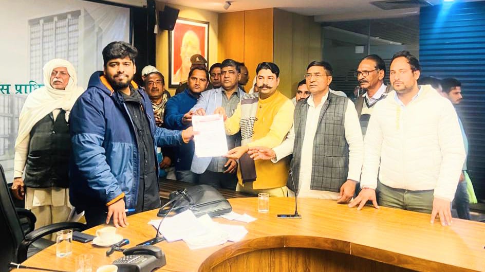 क्रांतिकारी शहीद दरियाव सिंह के गांव जुनेदपुर में खेलकूद का मैदान एवं शहीद स्मारक बनाने की उठाई मांग