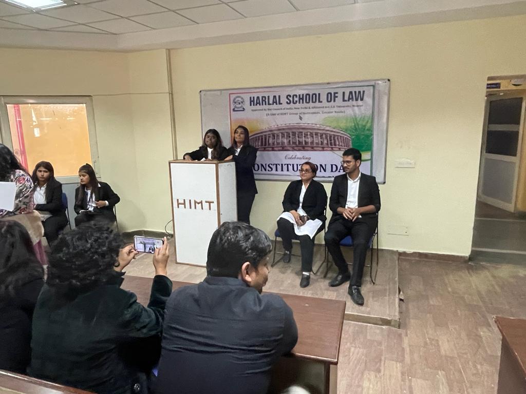 हरलाल स्कूल ऑफ लॉ विधिक सहायता केन्द्र द्वारा संविधान दिवस का आयोजन किया गया।