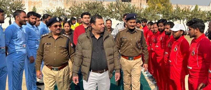 जिला कारागार गौतमबुद्धनगर में बंदियों को खेलों के माध्यम से उत्तम स्वास्थ्य एवं उन्हें तनाव मुक्त रखने हेतु 'अत्रि वैदिक चैरिटेबल ट्रस्ट लखनऊ के माध्यम से जेल में हुआ प्रीमियर लीग