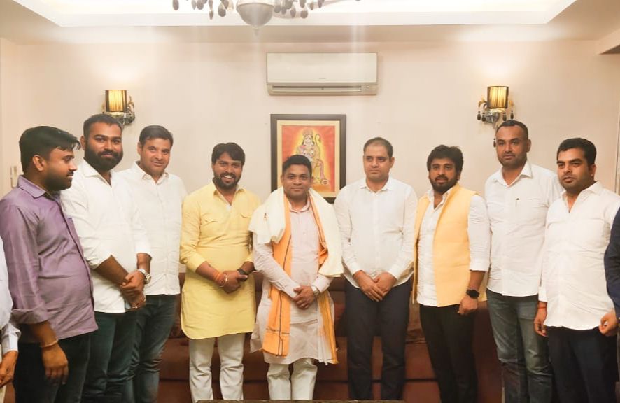नोएडा पहुँचें नवनिर्वाचित एमएलसी एंव भाजपा प्रदेश मंत्री सुभाष यदुवंशी