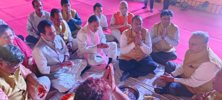 श्रीराम मित्र मण्डल नोएडा रामलीला मंचन का गणेशवंदना के साथ हुआ शुभारंम्भ