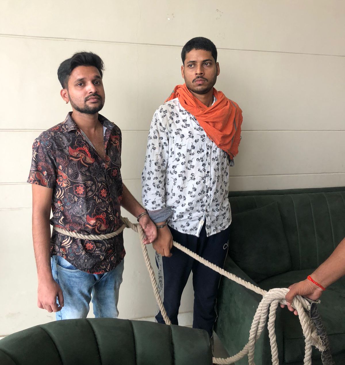 Paramount golf foreste पाइन टावर स्टुडियो नं 1402 से 2 हिस्ट्रीशीटर गिरफ्तार