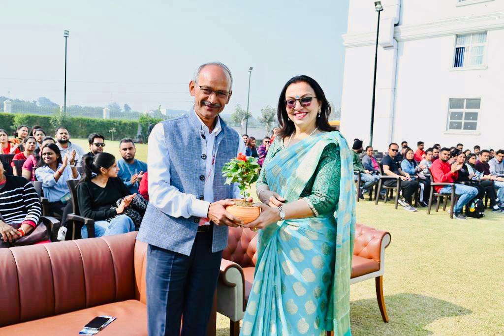 <em>नन्हे बच्चों ने किया अपनी प्रतिभा का ज़ोरदार प्रदर्शन</em>