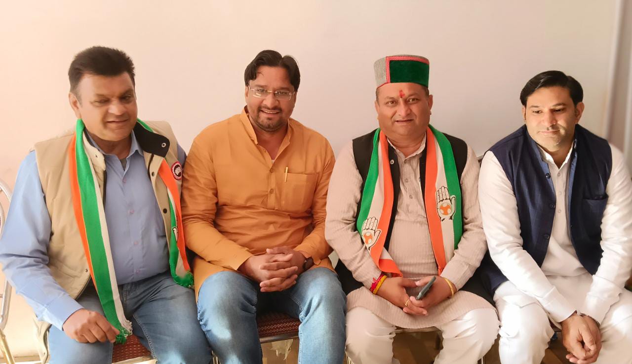उत्तर प्रदेश काँग्रेस कमेटी के पूर्व प्रदेश सदस्य एव हिमाचल प्रदेश की रेणुकाजी विधानसभा के सहपर्यवेक्षक सतेन्द्र शर्मा ने रेणुकाजी विधानसभा से काँग्रेस पार्टी के प्रत्याशी विनय कुमार जी के साथ जनसम्पर्क किया