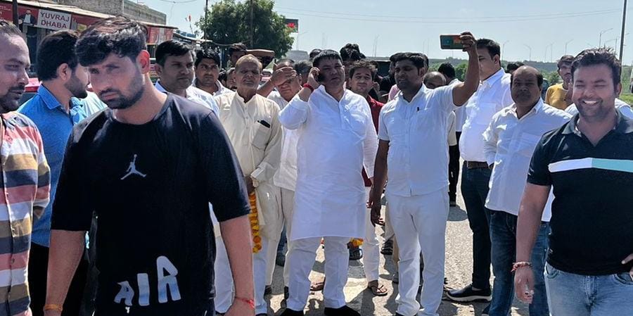 आज प्रगतिशील समाजवादी पार्टी के राष्ट्रीय अध्यक्ष माननीय शिवपाल सिंह यादव जी का गुलावठी जाते हुए गांव बील अकबरपुर में भव्य स्वागत किया