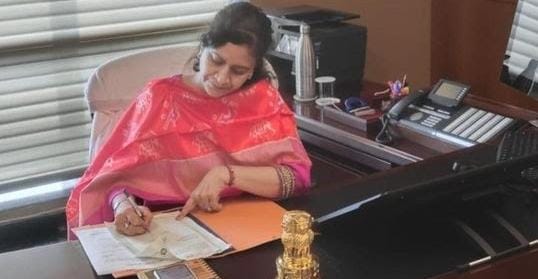 BIG BREAKING: सीईओ का चार्ज संभालना ऋतु महेश्वरी के लिए बड़ी चुनौती, भ्रष्टाचार का सिस्टम बना बरगद का पेड़