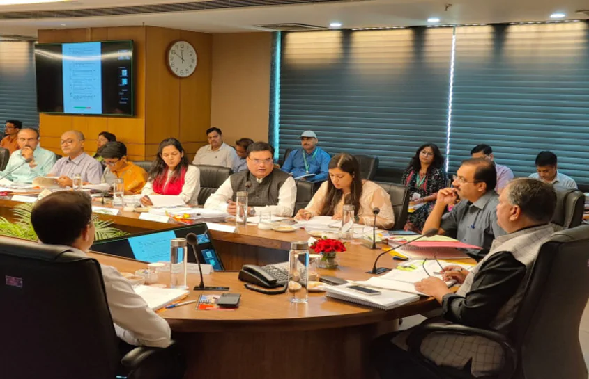 Greater Noida Authority News: ग्रेटर नोएडा प्राधिकरण की 135वीं बोर्ड बैठक में लिए गए अहम निर्णय, दादरी के समीप कार्गो टर्मिनल विकसित करने पर मंजूरी, ग्रेटर नोएडा में अब जमीन खरीदना हुआ महंगा, बोर्ड बैठक में इतने प्रतिशत रेट वृद्धि का प्रस्ताव पास  25 एकड़ में बनेगा एग्जिबिशन कन्वेंशन सेंटर