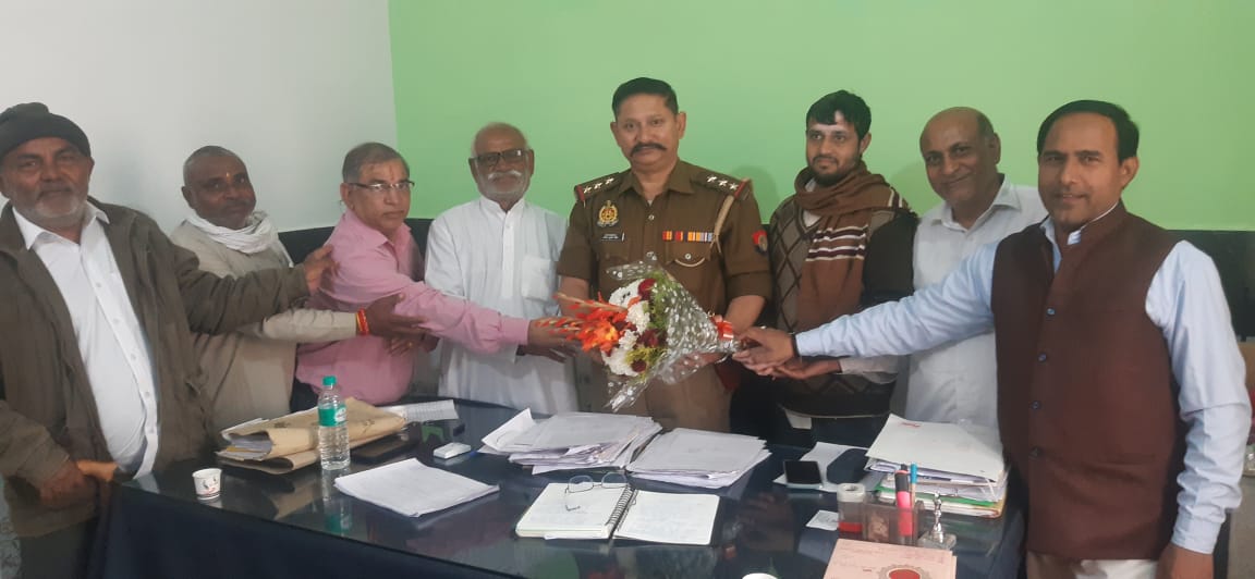 भारतीय जनता पार्टी मंडल दनकौर के कार्यकर्ता मंडल अध्यक्ष राजेंद्र भाटी के नेतृत्व में दनकौर कोतवाली के नए प्रभारी संजय सिंह से मिले भाजपा मंडल मीडिया प्रभारी