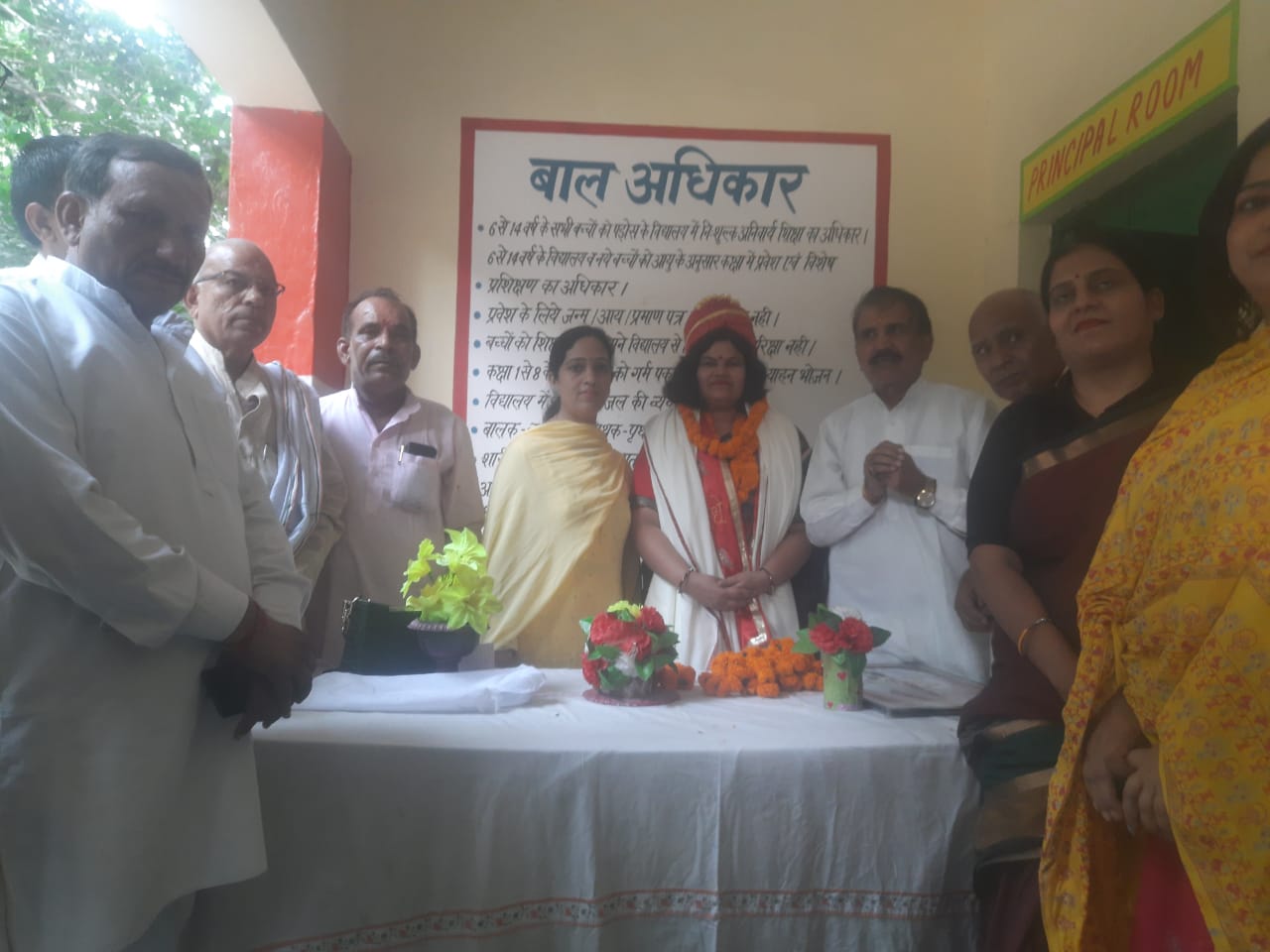 अखिल भारतवर्षीय ब्राह्मण सभा द्वारा एक रोजा जलालपुर में तैनात महिला दीपिका शर्मा जिनको राज्यपाल पुरस्कार से सम्मानित किया गया