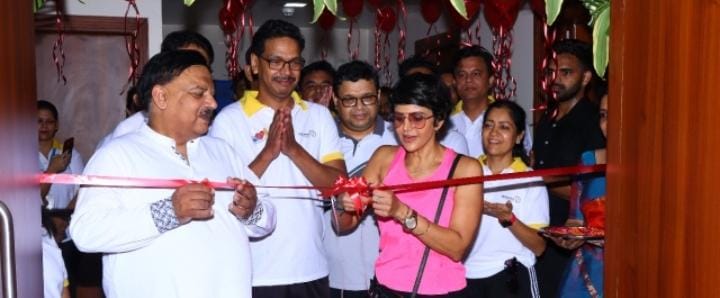 आयोजित वाल्कथॉन में फिल्म अभिनेत्री मंदिरा बेदी के साथ दौड़ा नॉएडा एक्सटेंशन