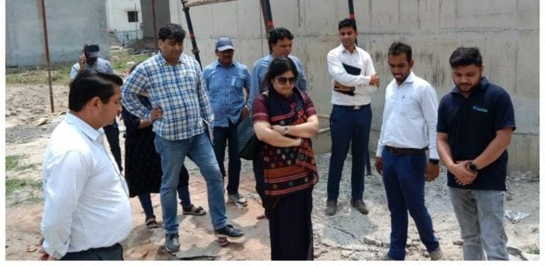 ग्रेटर नोएडा प्राधिकरण की एसीईओ प्रेरणा शर्मा ने अस्तौली लैंडफिल साइट का लिया जायजा, एप्रोच रोड शीघ्र बनाने के निर्देश,इनर्ट वेस्ट को निस्तारित करने के लिए अस्तौली में बन रही लैंडफिल साइट