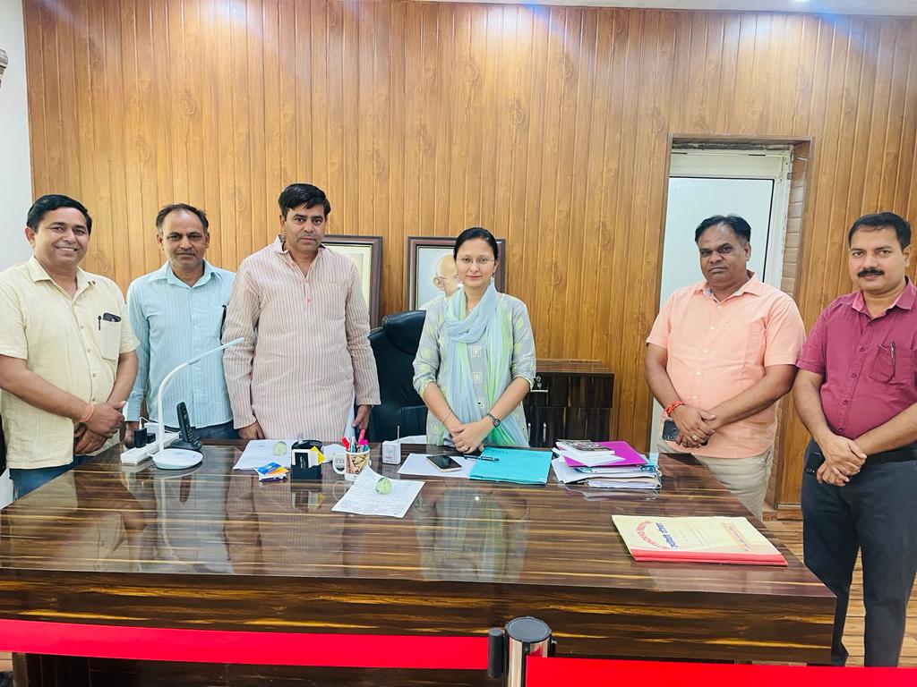 उत्तर प्रदेशीय प्राथमिक शिक्षक संघ का एक प्रतिनिधिमंडल शिक्षकों की सामूहिक समस्या के लिए जिला बेसिक शिक्षा अधिकारी गौतम बुध नगर से मिला