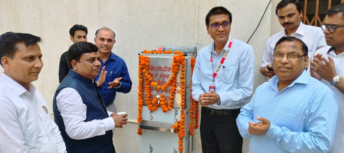 जिला जज ने कोर्ट परिसर में यूनियन बैंक ऑफ इंडिया द्वारा भेंट किए गए वाटर कूलर का शुभारंभ किया