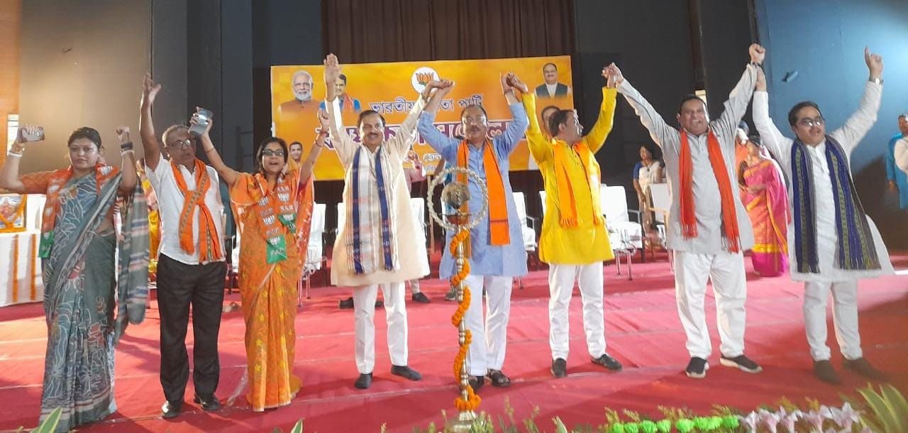 त्रिपुरा राज्य में होने वाले आगामी विधानसभा चुनाव को लेकर सदर (शहर) जिले में पूर्व केंद्रीय मंत्री व त्रिपुरा प्रभारी डॉ महेश शर्मा ने आयोजित बाइक रैली में भाग लिया व रैली में भाग ले रहे युवाओं का मनोबल बढ़ाया