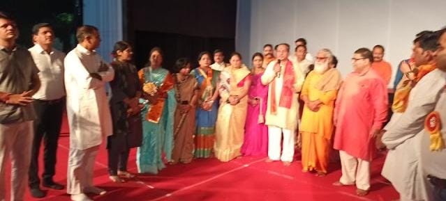 श्री धार्मिक रामलीला कमेटी सेक्टर पाई-1, ग्रेटर नोएडा| लीला के मंचन की शुरूआत रावण दरबार से हुई, फिर देवासुर संग्राम देख दर्शक रोमांचित हो गए