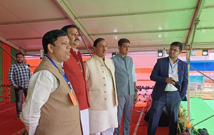माता त्रिपुरा सुंदरी के पावन धरती पर देश के माननीय प्रधानमंत्री श्री नरेन्द्र मोदी जी के आगमन को लेकर त्रिपुरा प्रभारी डा. महेश शर्मा ने ली मीटिंग