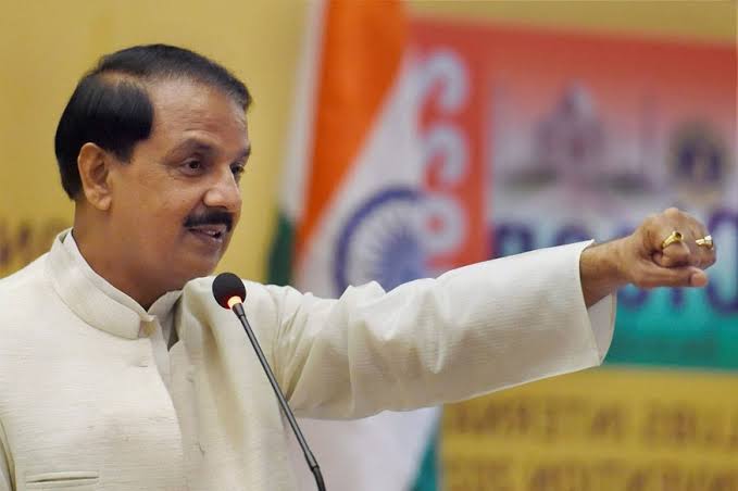 भाजपा गौतम बुध नगर के लोकप्रिय सांसद व पूर्व में भारत सरकार में मंत्री रहे सांसद डॉ महेश शर्मा का बेनर से फ़ोटो ग़ायब, जिले के कार्यकर्ताओं ने बोला बहुत निंदनीय
