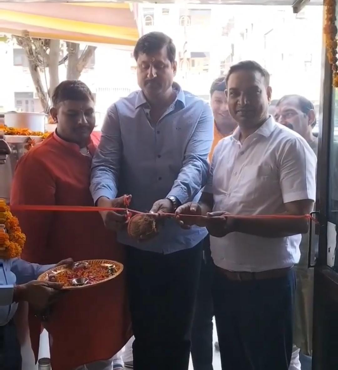 बुलंदशहर के समाजसेवी भारत ने राजेंद्र नगर गाजियाबाद में टेस्टी जॉन फैमिली रेस्टोरेंट ओपन किया