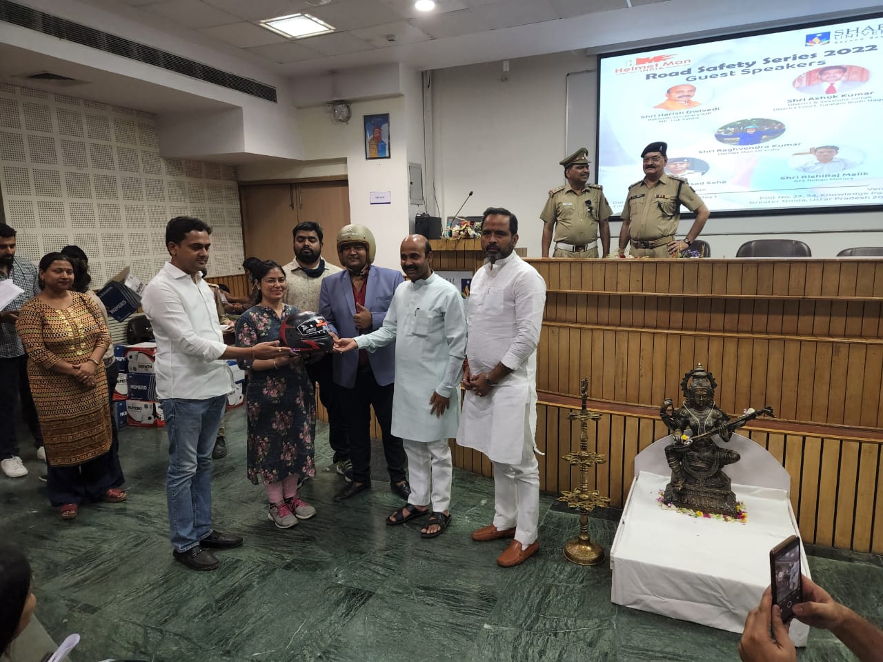 2022 को सड़क सुरक्षा के सौजन्य से शारदा यूनिवर्सिटी ग्रेटर नोएडा में आयोजन किया गया, जिसमें मुख्य अतिथि हरीश द्विवेदी मौजूद रहे