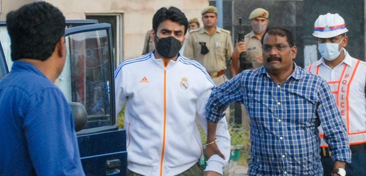 Gangster Shrikant Tyagi: श्रीकान्त त्यागी पर क्यों लगी गैंगस्टर ? पुलिस ने श्रीकान्त त्यागी के लम्बे आपराधिक इतिहास के तहत की उसपर गैंगस्टर लगाने की कार्यवाही, रंगदारी, बलवा, जानलेवा हमला किये जाना, 307, 420 सहित दर्ज हैं कई संगीन धाराओं में मामले