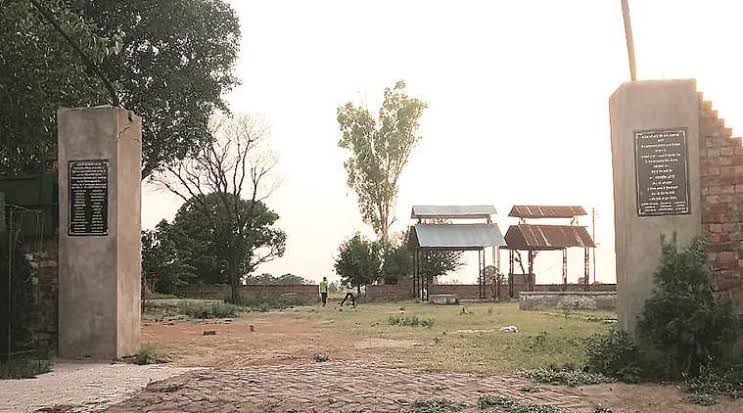 ग्रेटर नोएडा के रोनी गांव में बन रहे श्मशान घाट के निर्माण कार्य में ग्रेटर नोएडा प्राधिकरण के अधिकारियों की मिलीभगत से ठेकेदार ने किया भ्रष्टाचार