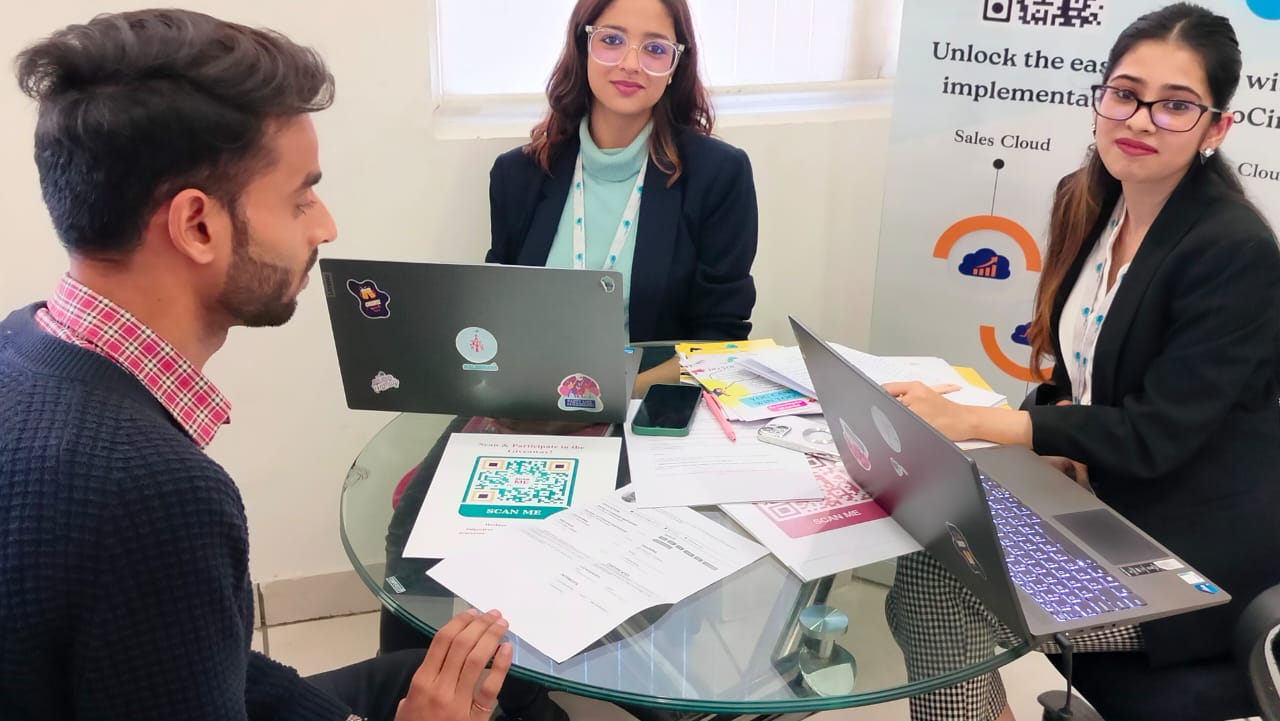 एच आई एम टी ग्रुप ऑफ़ इंस्टीटूशन्स मे रोजगार मेले के पहले दिन 290 विद्यार्थियों का चयन