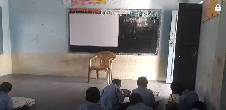 ग्रेटर नोएडा में 10 सरकारी टीचर वर्षों से गायब, शिक्षा विभाग बेखबर - ग्रेटर नोएडा