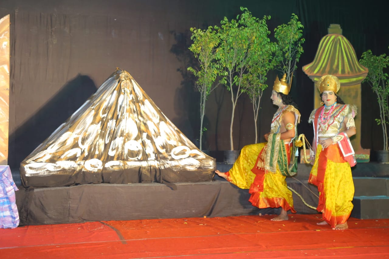 श्री राम ने किया अहिल्या उद्धार पैर का स्पर्श पाकर शिला भी बन गई महिला