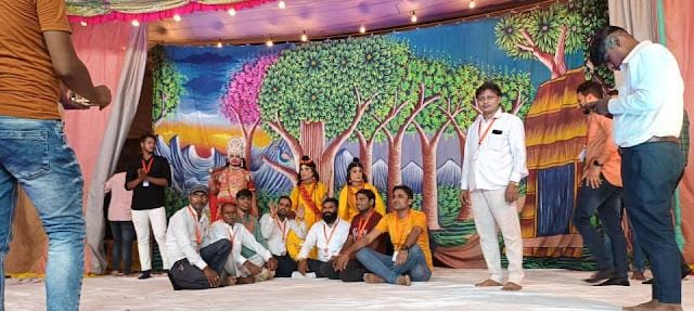 श्री आदर्श रामलीला कमेटी सूरजपुर के नौवें दिन रावण अंगद संवाद के बाद लक्ष्मण मूर्छा का बडा मनोहारी मंचन किया गया