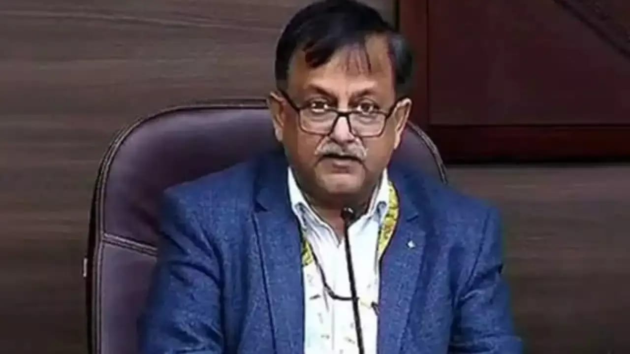 Avnish Awasthi News: अवनीश अवस्थी रिटायर्ड हैं, टायर्ड नहीं: मथुरा में सेक्रेटरी, DM-SP संग मीटिंग में दिखे