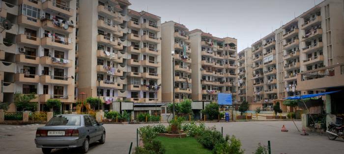 गुलमोहर एन्क्लेव में दुकान का गेट बंद न करने पर अड़ी दुकान की महिला