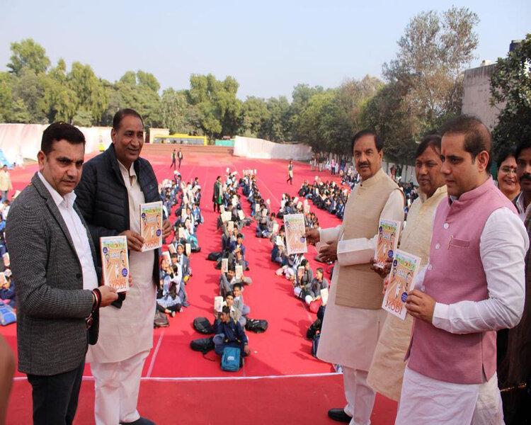 अतुल्य फाउंडेशन के तत्वाधान मे ग्रेटर नोएडा वर्ल्ड स्कूल के मैदान में आर्ट एवं पेंटिंग प्रतियोगिता संपन्न