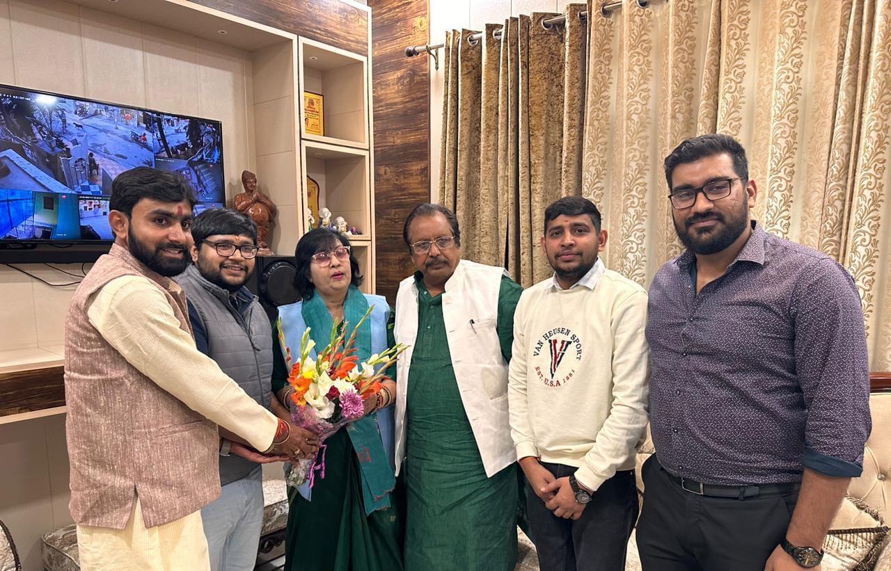भाजपा युवा मोर्चा प्रदेश <em>कार्यसमिति सदस्य ऋषभ शर्मा जी के घर पर पहुंची उत्तर प्रदेश सरकार में राज्यमंत्री आदरणीय श्रीमति प्रतिभा शुक्ला</em>