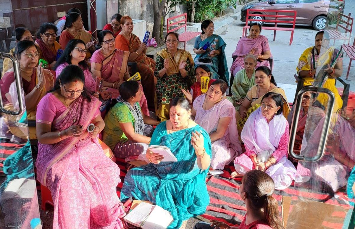 गुलमोहर की महिलाओं ने किया मातारानी का गुणगान