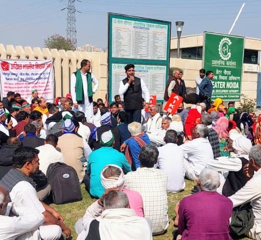 भारतीय किसान यूनियन अंबावता का ग्रेटर नोएडा अथॉरिटी पर जोरदार प्रदर्शन