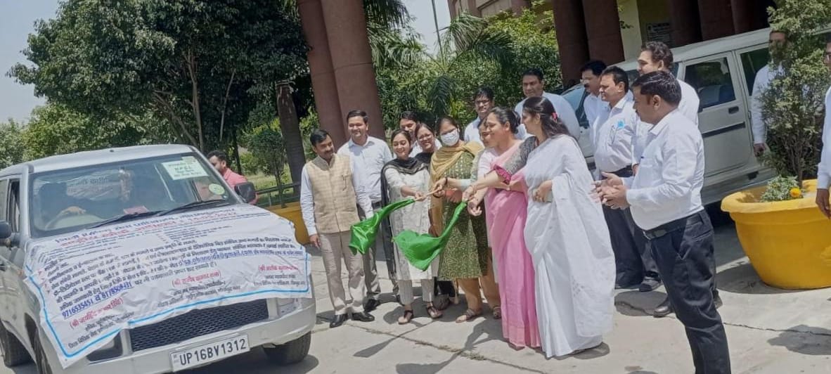 राष्ट्रीय लोक अदालत के व्यापक प्रचार-प्रसार हेतु मोबाईल वैन को हरी झंडी दिखाकर किया गया रवाना