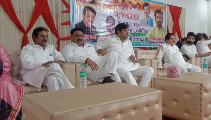 पश्चिमी उत्तर प्रदेश कांग्रेस प्रभारी प्रदीप नरवाल का गौतमबुद्ध नगर आगमन पर जोरदार स्वागत किया