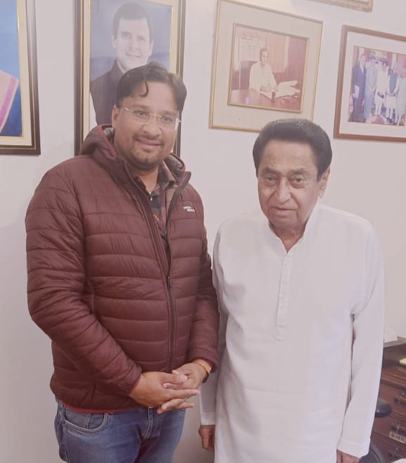 नोएड़ा काँग्रेस के नेता एव सतेन्द्र शर्मा ने कांग्रेस पार्टी के वरिष्ठ नेता पूर्व केंद्रीय मंत्री एव मध्यप्रदेश के पूर्व मुख्यमंत्री कमलनाथ जी के दिल्ली स्थित आवास पर शिष्टचार भेंट की