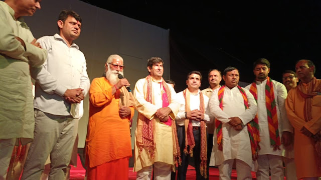 श्री धार्मिक रामलीला कमेटी सेक्टर पाई-1के मंचन की शुरुआत रावण की अशोक वाटिका में भगवान बजरंगबली के फल तोड़कर खाने और उसको तहस.नहस करने सी हुई