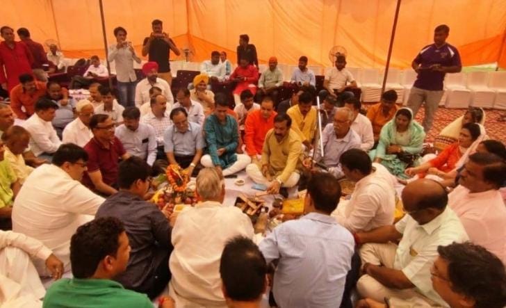 श्री सनातन धर्म रामलीला समिति द्वारा नोएडा स्टेडियम में रामलीला प्रारंभ से पहले किया गया भूमि पूजन