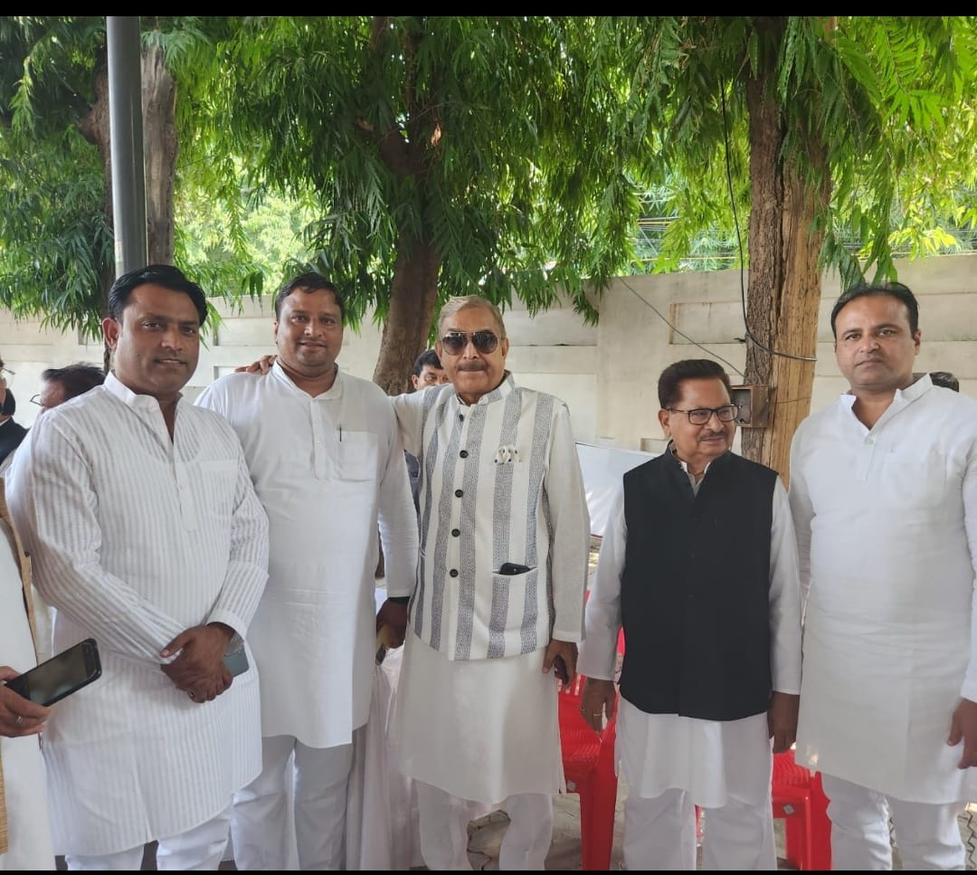 कांग्रेस पार्टी राष्ट्रीय अध्यक्ष के चुनाव के लिए डाला वोट