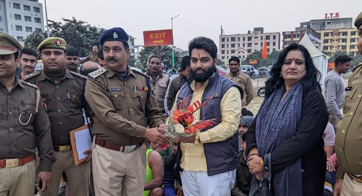 उत्तर प्रदेश स्थापना दिवस के अवसर पर जनपद गौतमबुद्धनगर में जिला कमांडेंट होमगार्ड्स वेदपाल सिंह चपराना ने होमगार्ड्स की 400 मीटर दौड़ प्रतियोगिता कराई