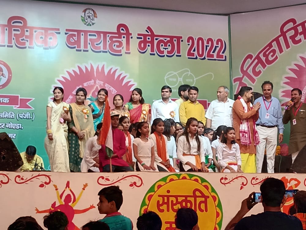 द्रौपदी चल मेरे संग, अंधा याद करें, मै सभा मे जाने लायक ना तू क्यो इज्जत बबार्द करें, तू इज्जत क्या जाने, जब तुझे शर्म नही