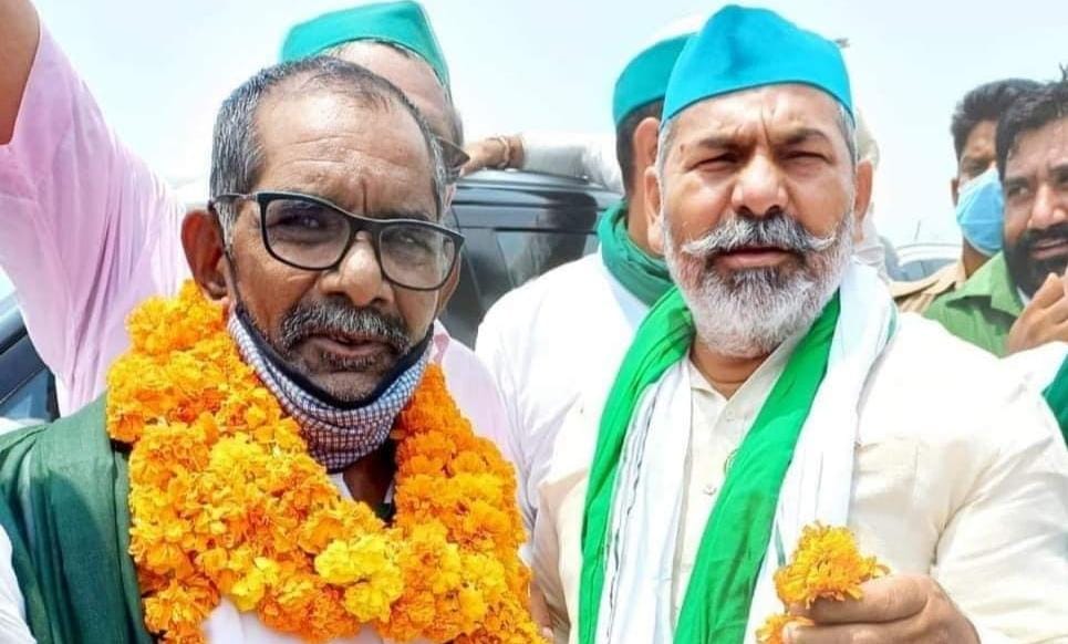किसान नेता पूर्व जिला अध्यक्ष भारतीय किसान यूनियन टिकैत पंडित अजय पाल शर्मा को शीर्ष नेतृत्व के द्वारा राष्ट्रीय सचिव नियुक्त किए जाने पर गौतम बुद्ध नगर के कार्यकर्ताओं ने उनके घर जाकर बधाई दी