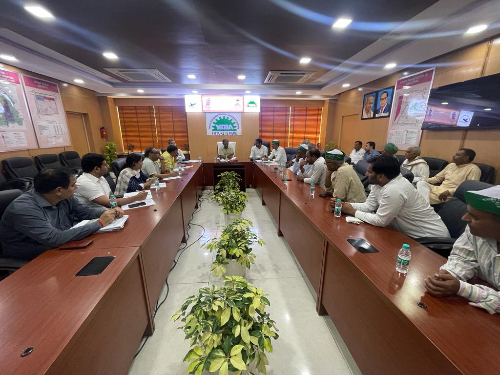 भारतीय किसान यूनियन अंबावता ने क्षेत्रीय किसानों की समस्याओं को लेकर की यमुना प्राधिकरण में बैठक
